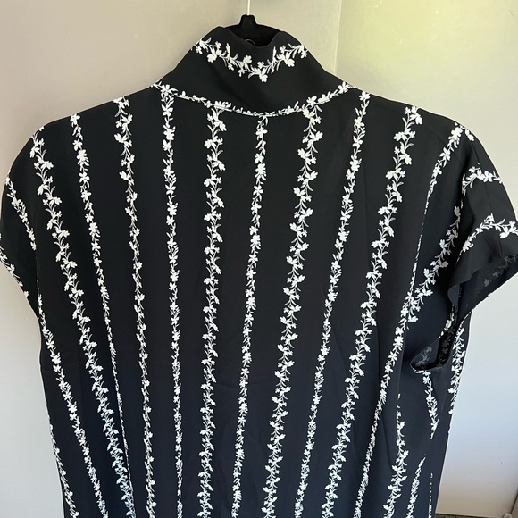 COPY - Ann Taylor Top with Tie Detail in Black XL - Picture 2 of 3